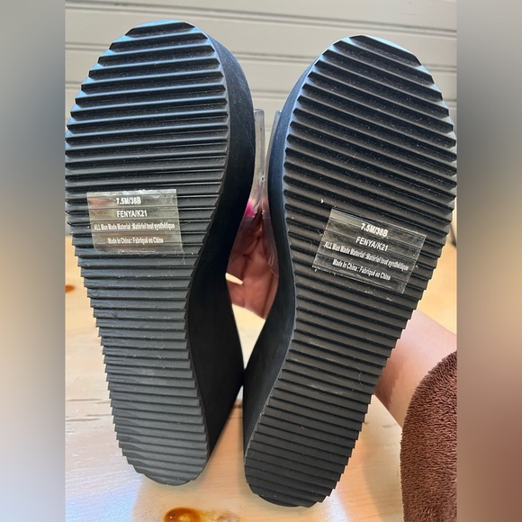 KARL LAGERFELD PARIS Fenya Transparent Platform Slides Women Size 7.5 - Picture 7 of 9
